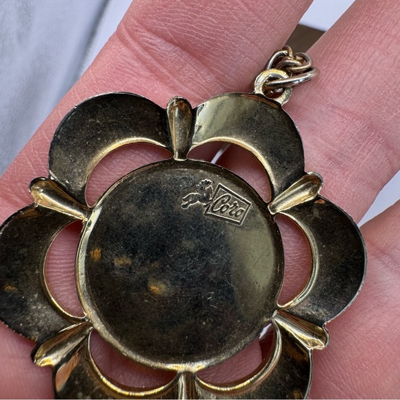 Pegasus Coro vintage gold tone open flower power pendant on vintage chain - Picture 6 of 10
